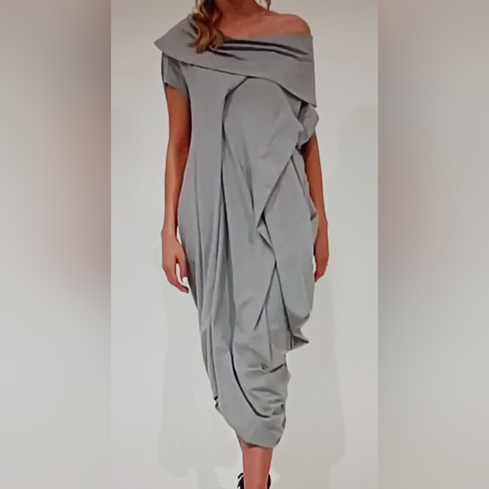 Light Gray Off-Shoulder Soft Jersey Kaftan Dress. Size Medium/Large